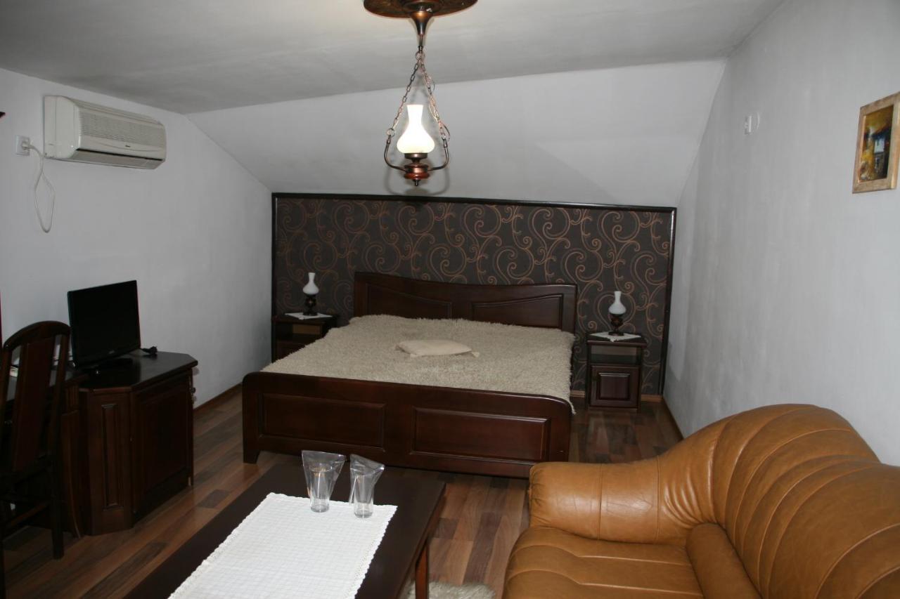 Oazis Guesthouse Lovech Esterno foto