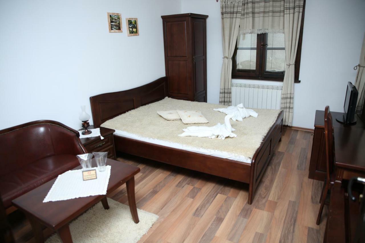 Oazis Guesthouse Lovech Esterno foto