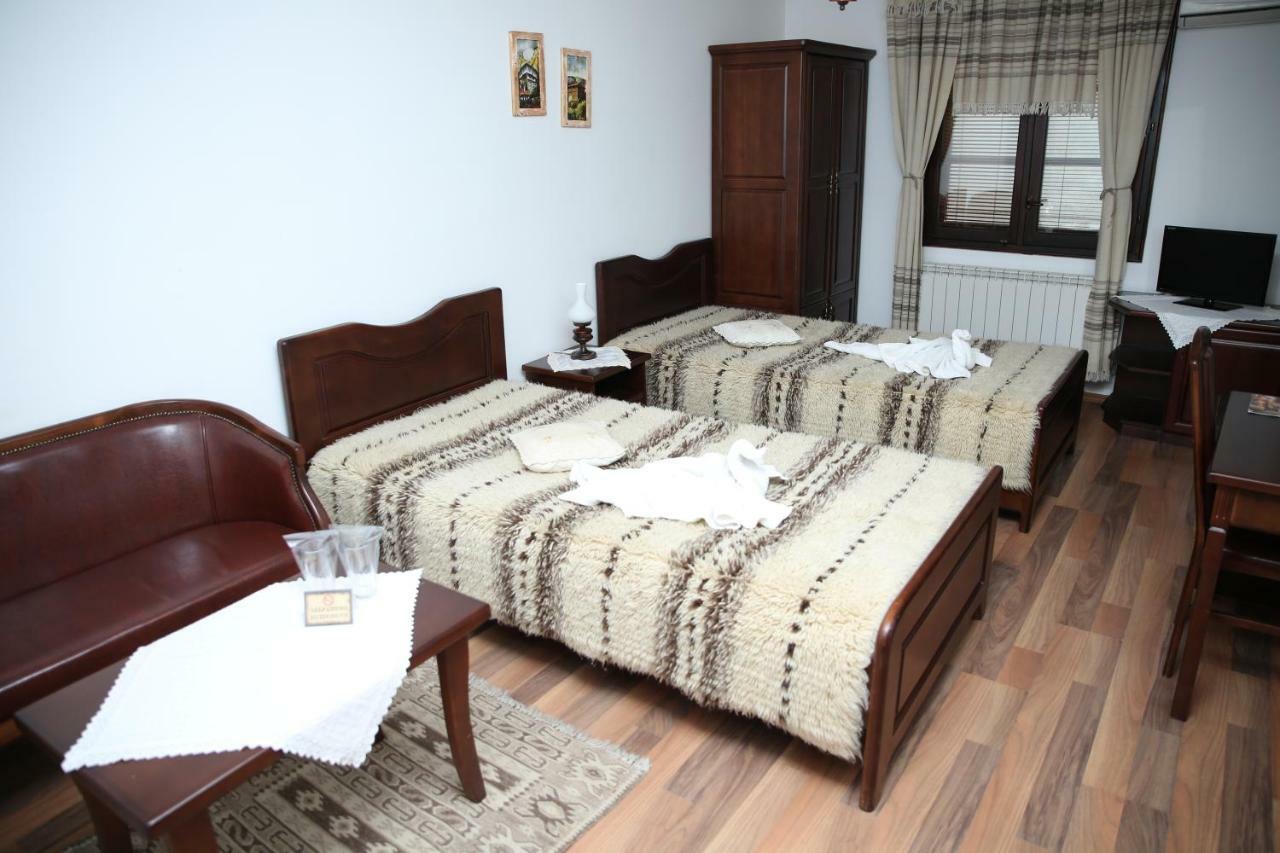 Oazis Guesthouse Lovech Esterno foto