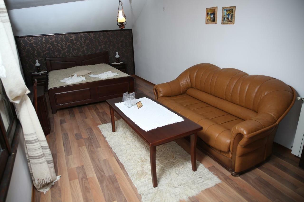 Oazis Guesthouse Lovech Esterno foto