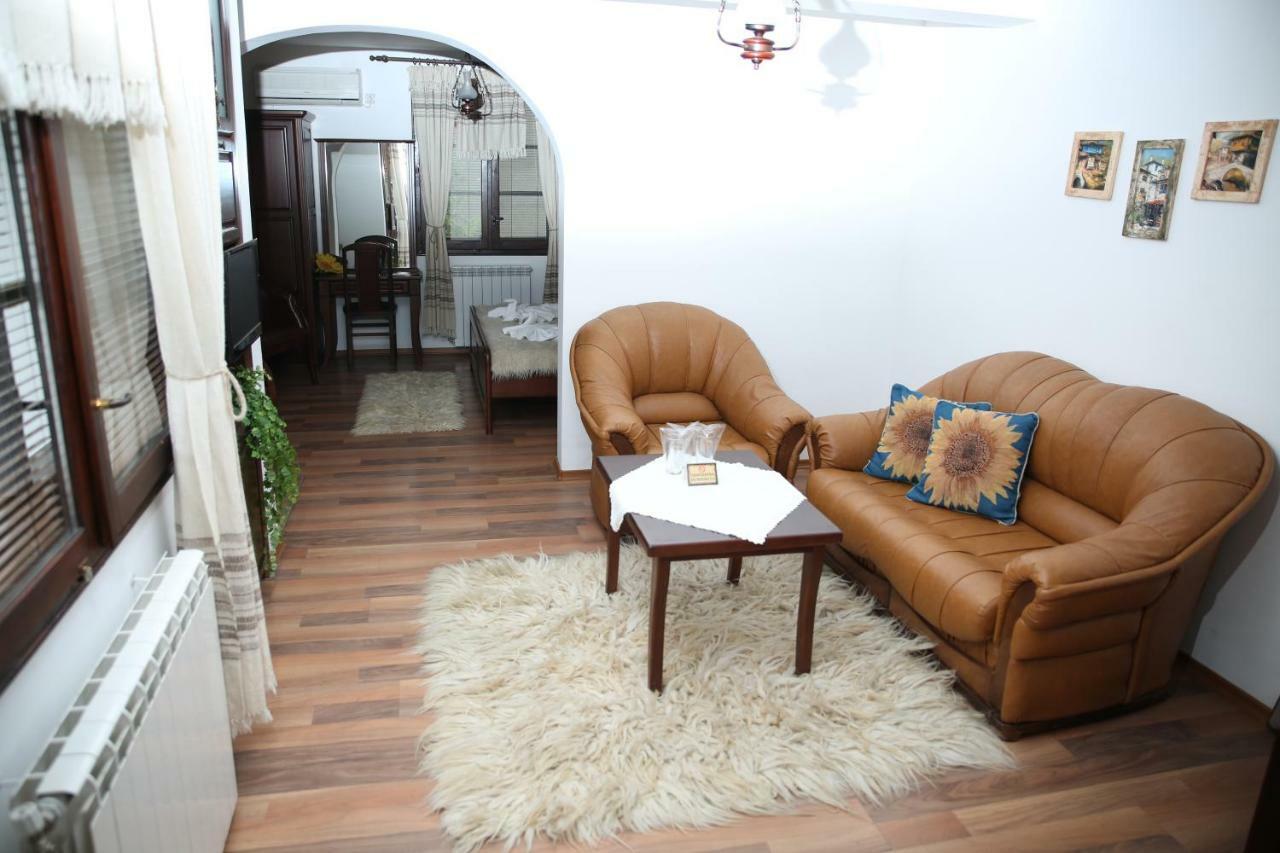 Oazis Guesthouse Lovech Esterno foto