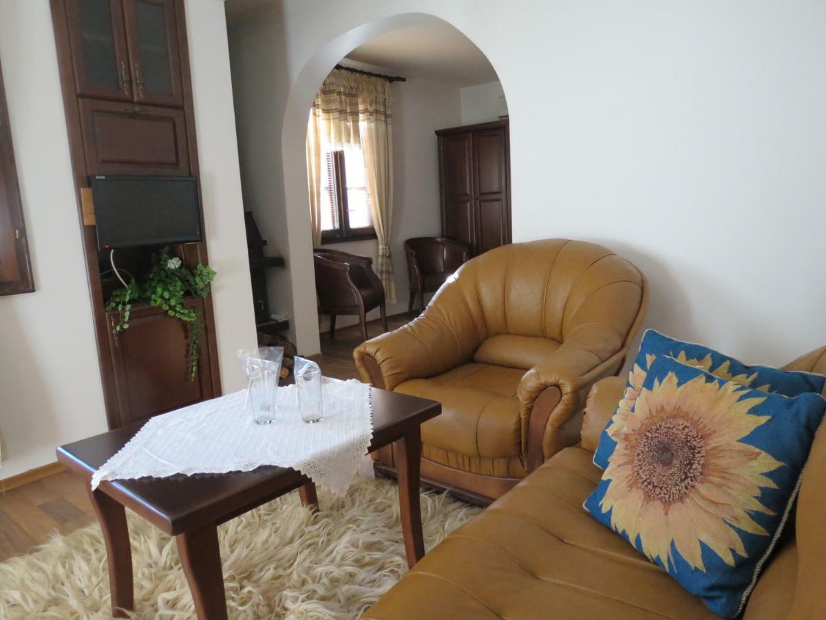 Oazis Guesthouse Lovech Esterno foto