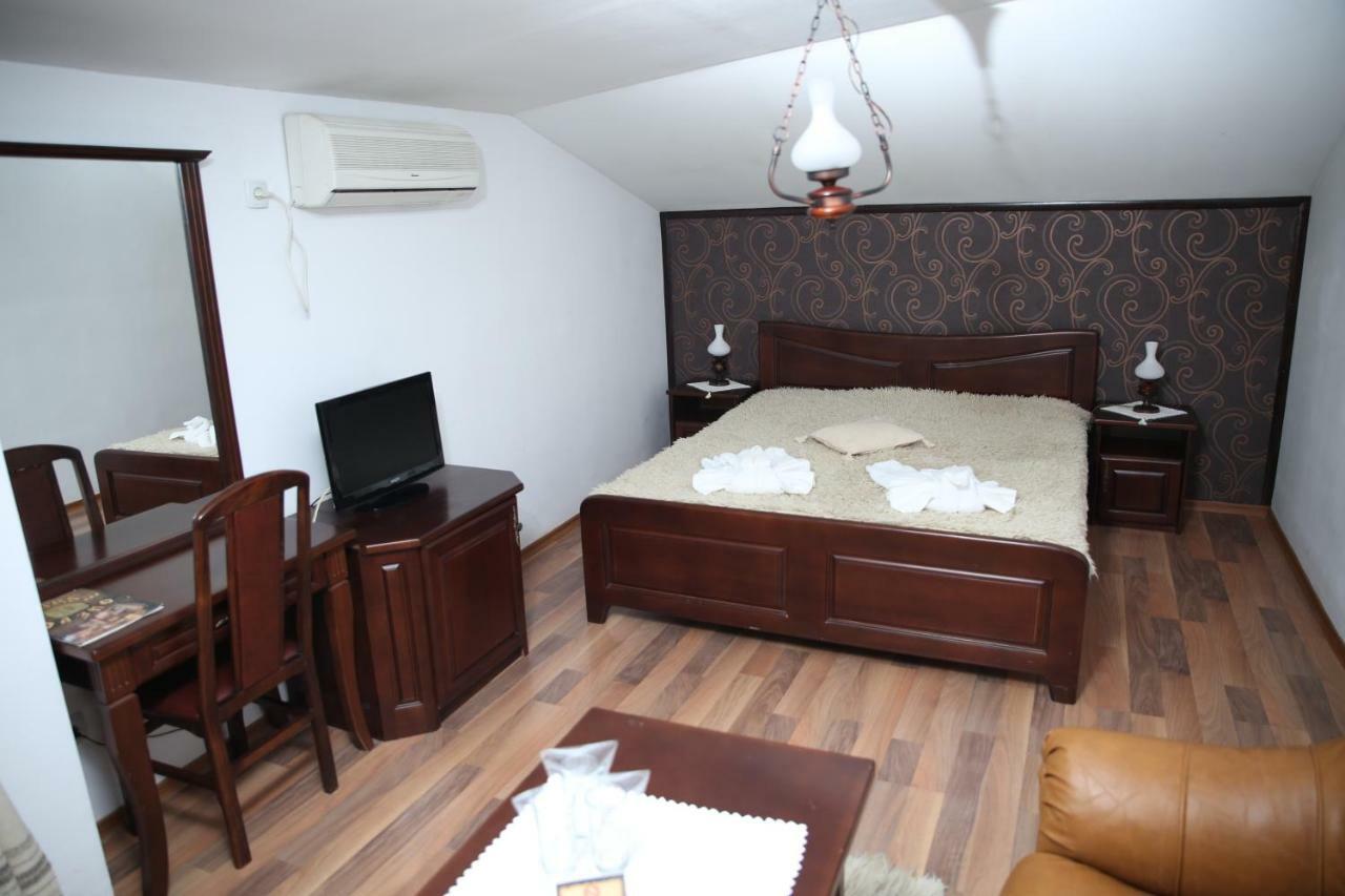 Oazis Guesthouse Lovech Esterno foto