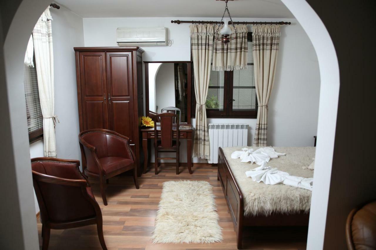 Oazis Guesthouse Lovech Esterno foto