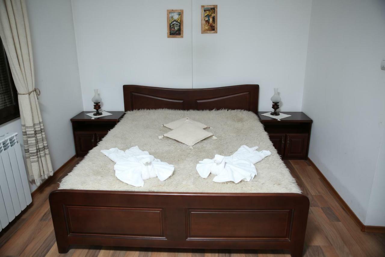Oazis Guesthouse Lovech Esterno foto
