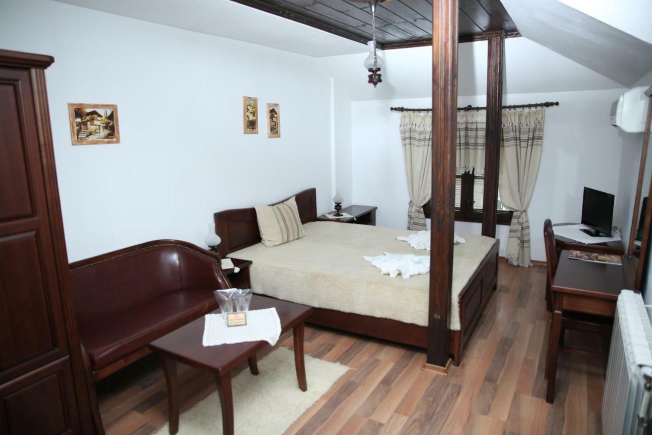 Oazis Guesthouse Lovech Esterno foto