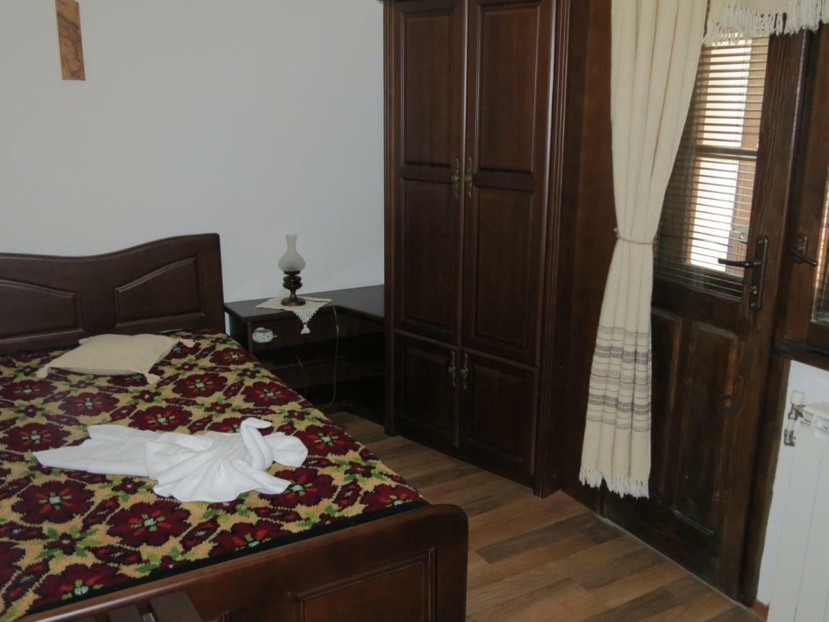 Oazis Guesthouse Lovech Esterno foto