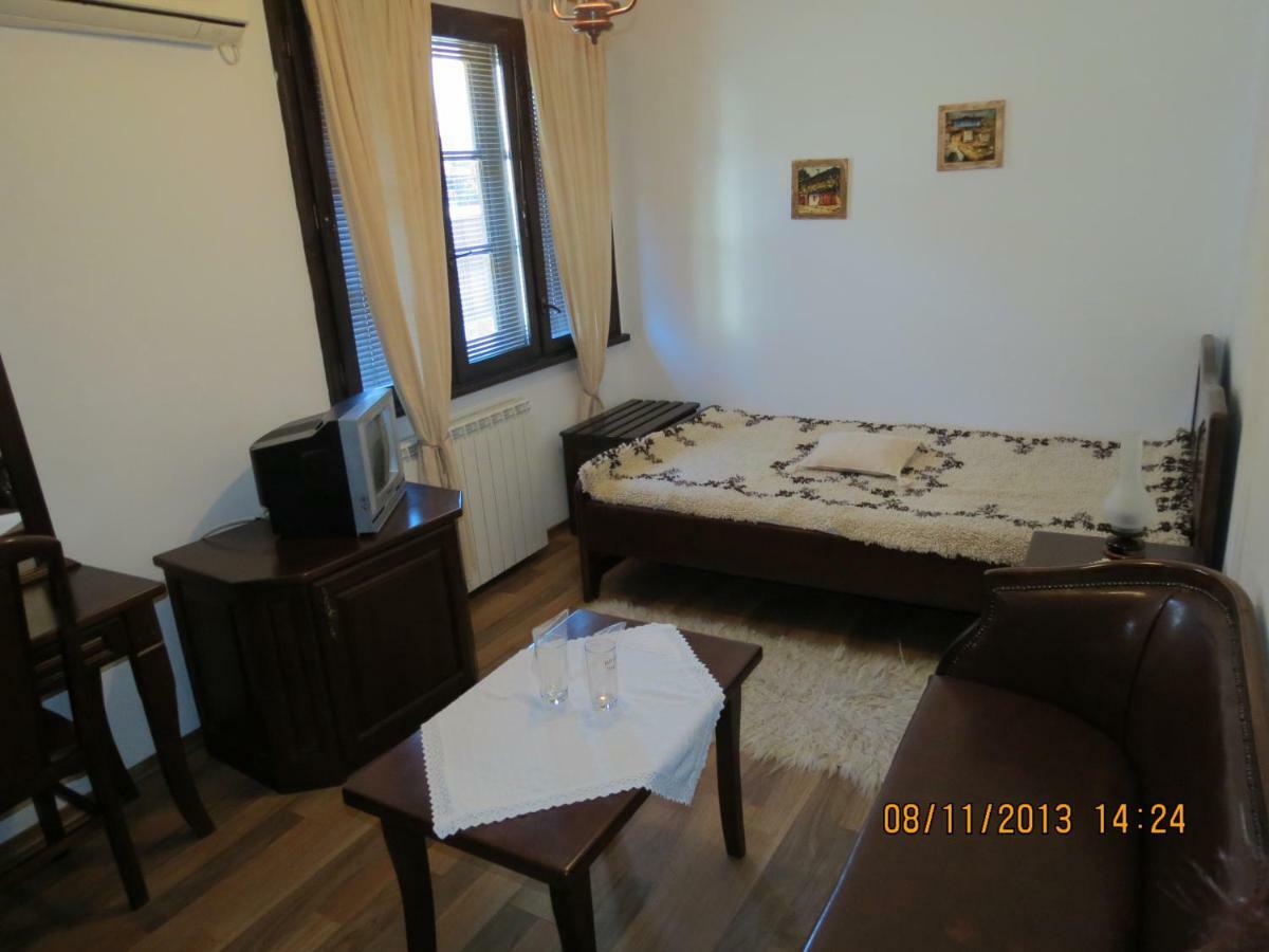 Oazis Guesthouse Lovech Esterno foto