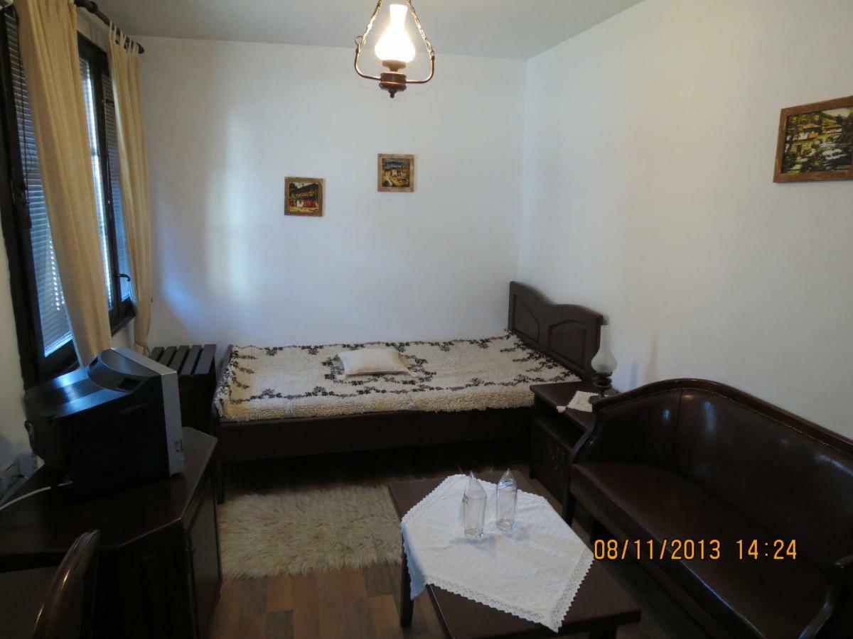 Oazis Guesthouse Lovech Esterno foto