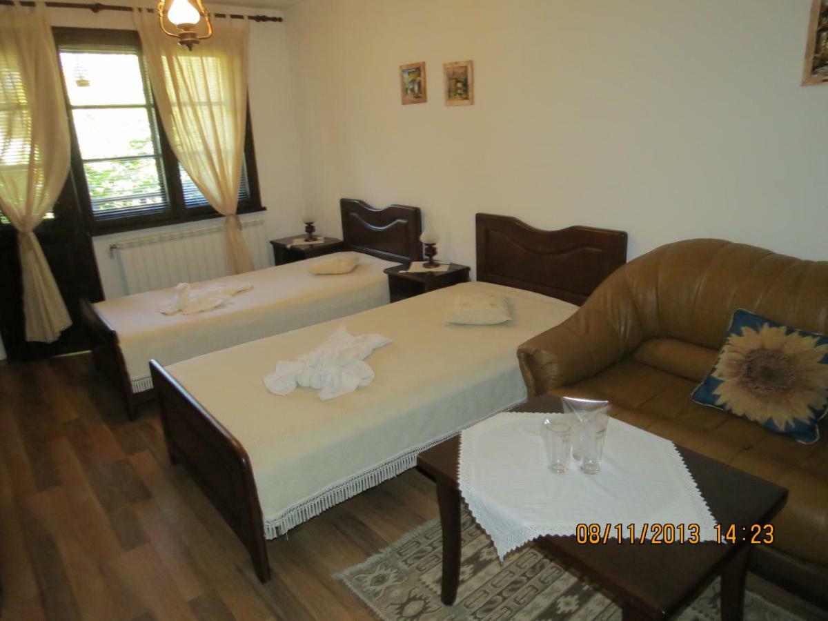 Oazis Guesthouse Lovech Esterno foto